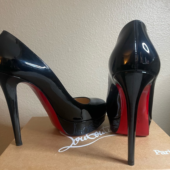 Christian Louboutin Women’s Heels. Worn twice. Bianca style 5.5 inch heels - Picture 2 of 6